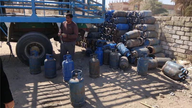 بعد شكوى سيدة لمحافظ قنا.. الدفع بألفي أسطوانة بوتاجاز في قريتين بفرشوط