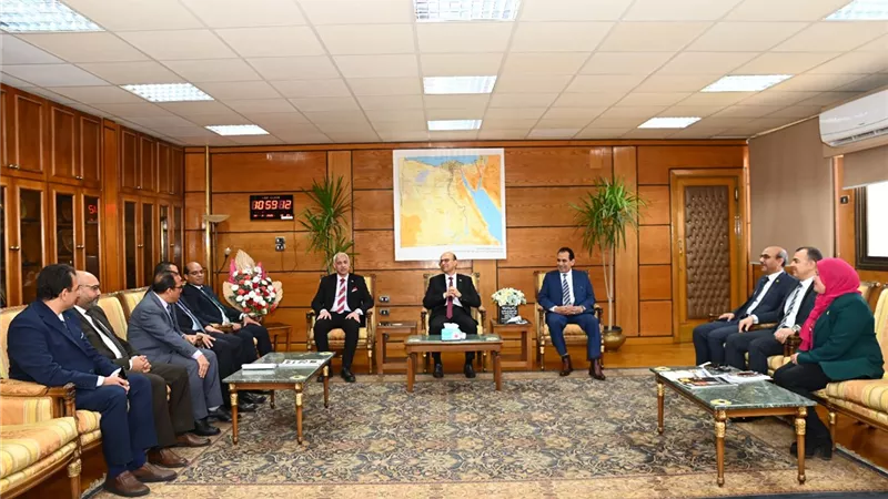 رئيس جامعة أسيوط يستقبل وفد مركز المعلومات ودعم اتخاذ القرار بمجلس الوزراء