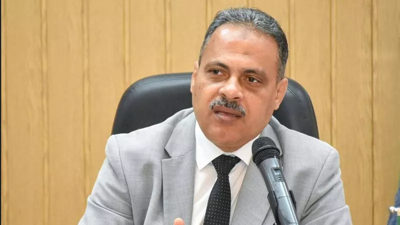  محافظ الشرقية يحيل 264 من العاملين المقصرين بالجهات الحكومية إلى التحقيق