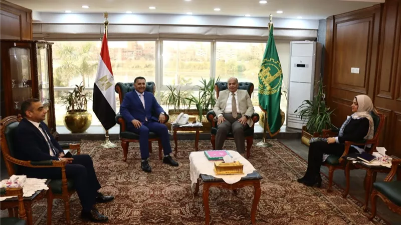 محافظ القليوبية يتابع مع رئيس «نهضة مصر»  تطوير منظومة النظافة 
