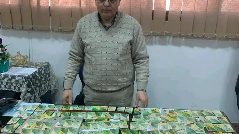  ضبط أكثر من 2 طن سلع بدون فواتير.. وتحرير محضر تجميع 118 بطاقة تموينية