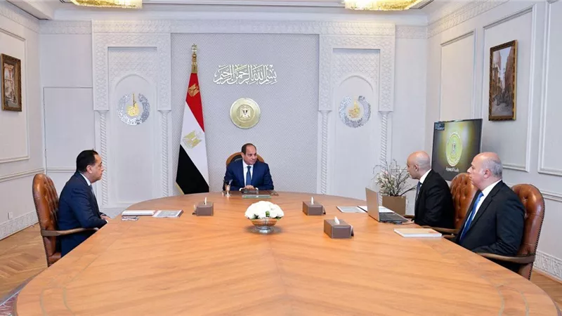 السيسي يصدر حزمة من التوجيهات خلال لقائه بوزير التعليم ورئيس الوزراء
