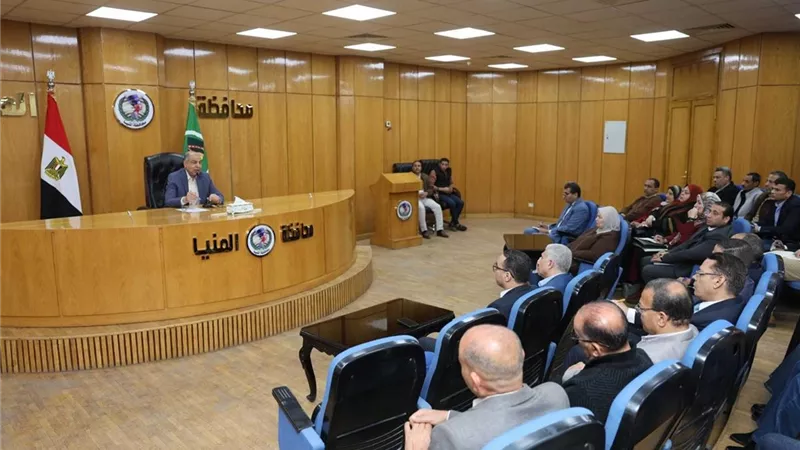 محافظ المنيا يوجه باستثمار الأراضي خلال لقائه بالقيادات التنفيذية 