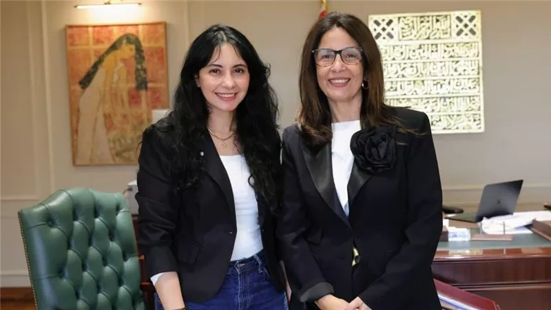 وزيرة الثقافة تلتقي نسمة عبدالعزيز لبحث آليات إطلاق كرنفال «بهجة وبسمة»