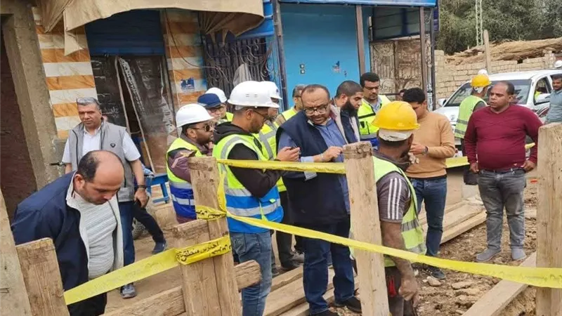رئيس «مياه سوهاج» يتفقد اعمال تنفيذ مشروعى صرف صحى أولاد عزاز والمنياوى