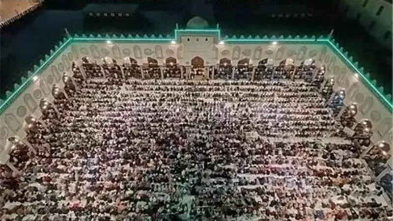 بث مباشر.. نقل شعائر صلاة العشاء والتراويح من الجامع الأزهر 