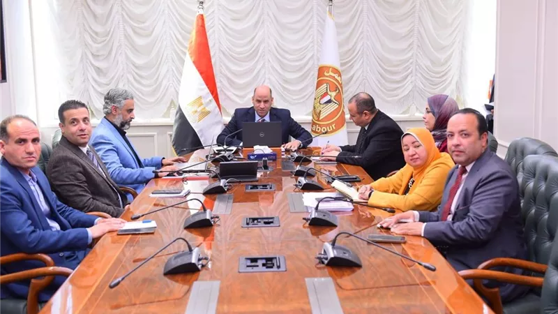 وزير العمل يوجه بتدقيق بيانات المناطق الصناعية وتفعيل منظومة التدريب 