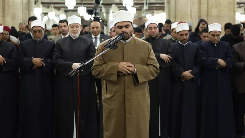 الليلة الخامسة.. آلاف المصلين يؤدون العشاء والتراويح برحاب الجامع الأزهر