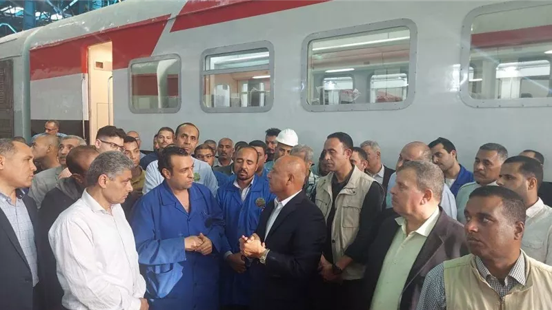 وزير النقل يتفقد ورشة إيرماس ويتناول الإفطار مع العاملين بأبو راضي غدا|خاص