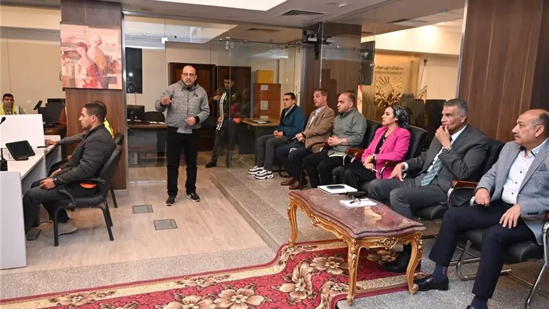 محافظ جنوب سيناء يتفقد مقر الشبكة الوطنية للطوارئ والسلامة العامة