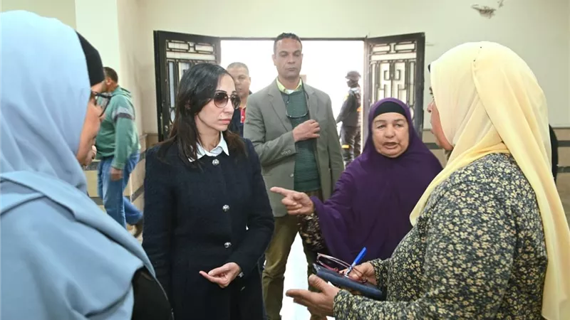 لمتابعة سير العمل.. محافظ البحيرة تتفقد المركز التكنولوجي لخدمة المواطنين
