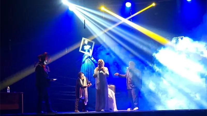 «بنت القمر» و«رحلة السيد كروك» في ثاني أيام نوادي المسرح بالإسكندرية