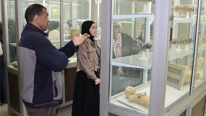 كلية طب أسيوط تستضيف طالبات من مدرسة الشيخ سالم الثانوية بنات