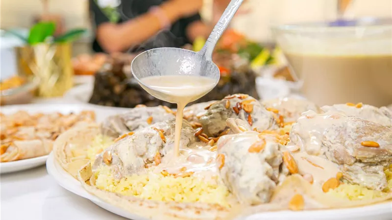 المنسف الأردني في رمضان.. طبق الضيافة ورمز التراث الأصيل