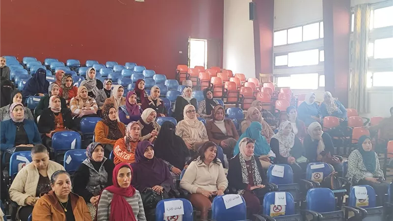 جامعة قناة السويس تعقد سلسلة ندوات تربوية وثقافية مع المجمع التعليمي
