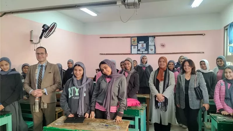 جامعة قناة السويس تعزز بناء الوعي القيمي والمهاري لدى طلاب المدارس