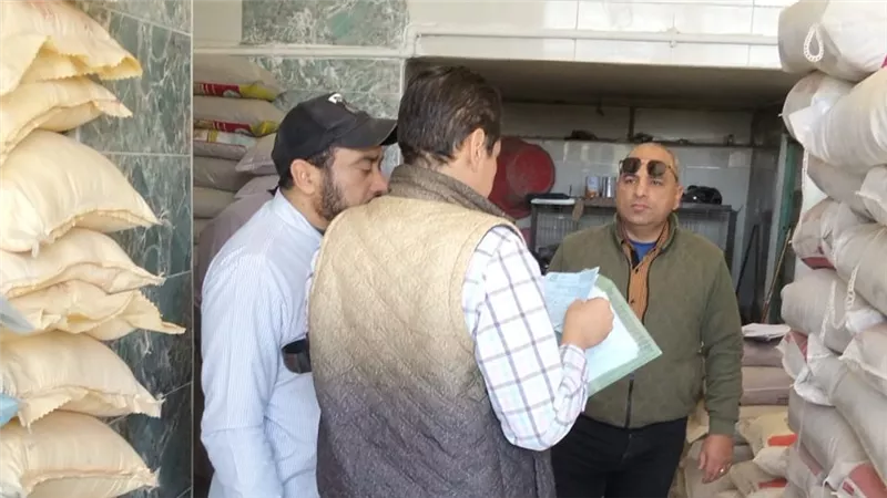 محافظ الغربية يحكم الرقابة على الأسواق والمخابز لضبط المخالفات