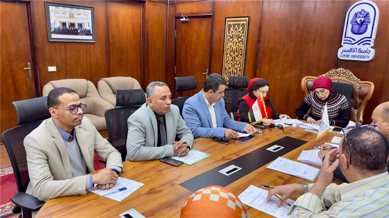رئيس جامعة الأقصر تترأس مجلسي شؤون التعليم والطلاب والدراسات العليا