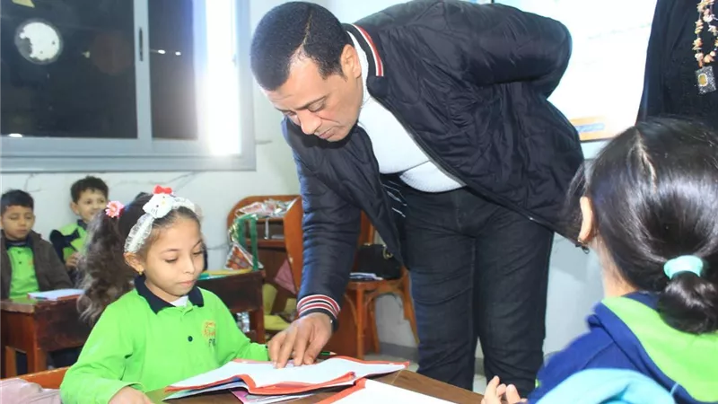 مدير تعليم سوهاج يتابع انتظام الدراسة بمدارس إدارة المنشأة التعليمية