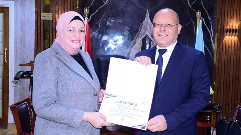 النعمانى يكرم نهال المغربي لحصولها على المركز الرابع  بجائزة مصر للتميز 