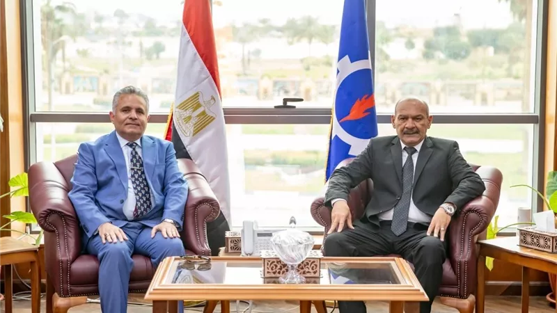 رئيس جامعة السويس يزور محافظ السويس لتهنئته بتولي منصبه 
