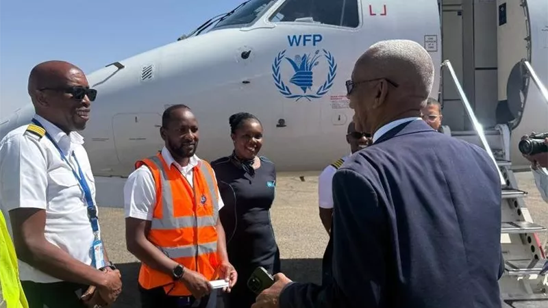 لأول مرة منذ اندلاع الحرب.. هبوط أول رحلة لبرنامج الأغذية العالمي بالسودان