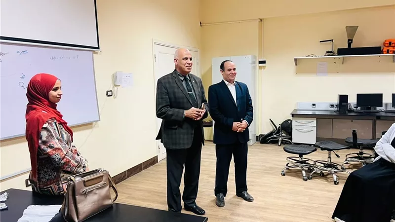 رئيس جامعة الدلتا التكنولوجية يتابع انتظام الدراسة 