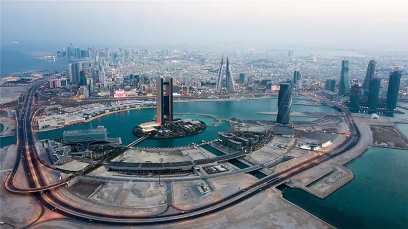بسبب ارتفاع الدين والعجز المالي.. فيتش تخفض التصنيف الائتماني للبحرين لـ B