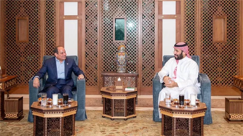 «توقيت حساس».. الصحف السعودية تسلط الضوء على زيارة الرئيس السيسي للمملكة