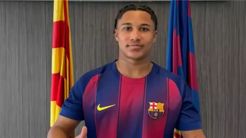 برشلونة يعلن رسميًا التعاقد مع الشاب أجاي تافاريس من نورويتش سيتي