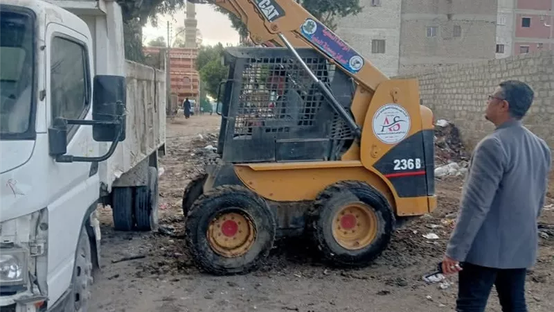 حملات مكثفة للنظافة ورفع الإشغالات وتمهيد الطرق بأحياء مدينة المنيا