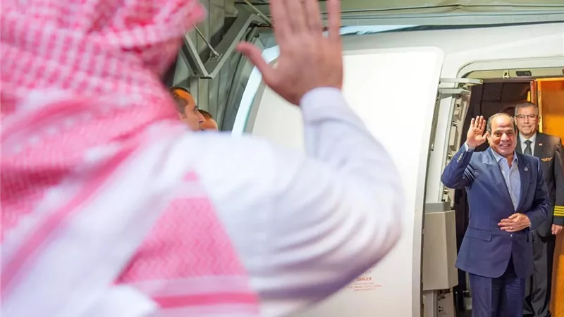 الرئيس السيسي يغادر الرياض بعد قمة أخوية مع ولي العهد السعودي