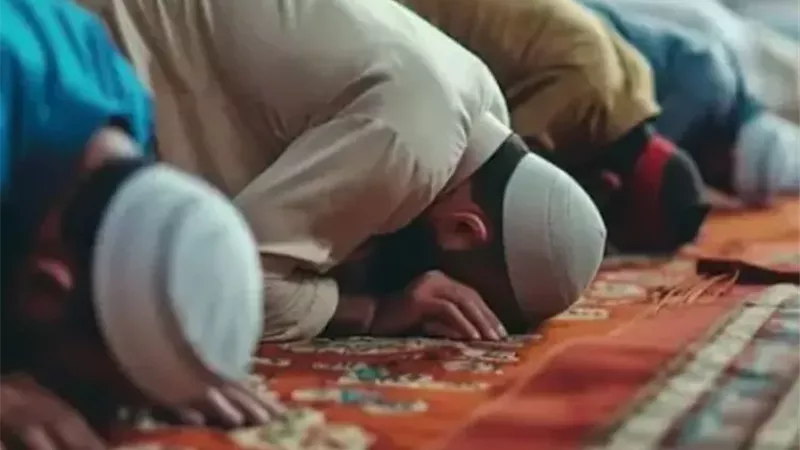 أزهري: المواظبة على الصلاة في المساجد طريق النور في الدنيا والآخرة