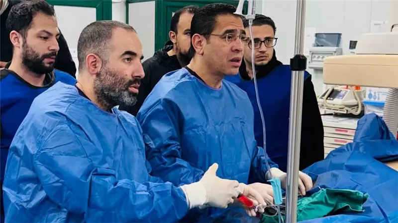 تقنية طبية عالمية تنقذ حياة مسن في مستشفي حكومي.. ما القصة؟