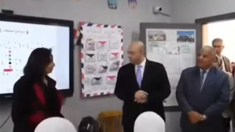 طالبات لايعرفن موعد عيد الفيوم القومي.. موقف محرج داخل مدرسة بحضور المحافظ