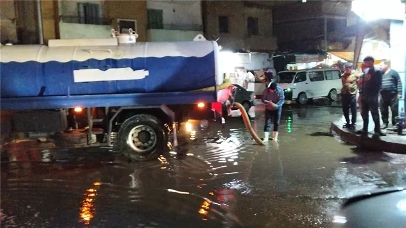 مياه القناة تستمر في رفع تجمعات الأمطار بمحافظة السويس