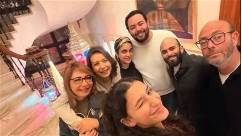 لميس الحديدي تحتفل برمضان مع أسرة عادل أديب ومنال سلامة