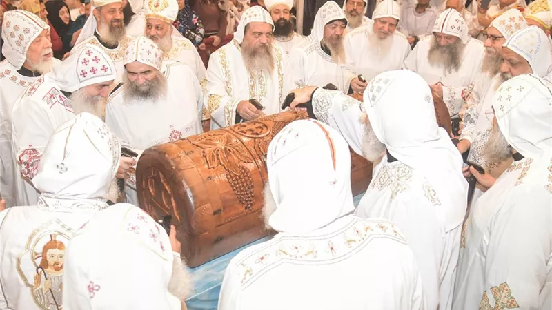 بحضور 12 أُسقفا.. دير «المحرق» يحيي الذكرى الـ103 للقديس ميخائيل البحيري