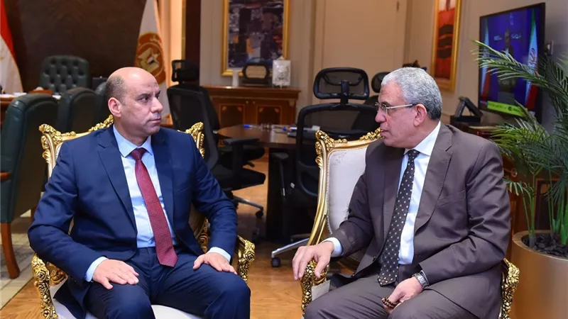 وزير العمل يستقبل رئيس النقابة العامة للعاملين بالمالية والضرائب والجمارك
