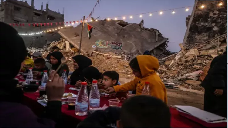رمضان يضئ نابلس.. عائلة «شادي» تبدع في صناعة الفوانيس رغم الحرب|فيديو
