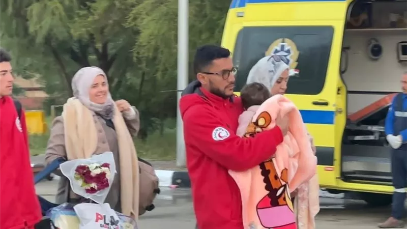 الهلال الأحمر المصري يدعم غزة بأطنان من المساعدات الإنسانية الشاملة