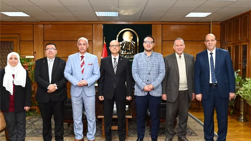 رئس جامعة أسيوط : نتعامل مع ملف القيادات الإدارية  بشفافية وموضوعية