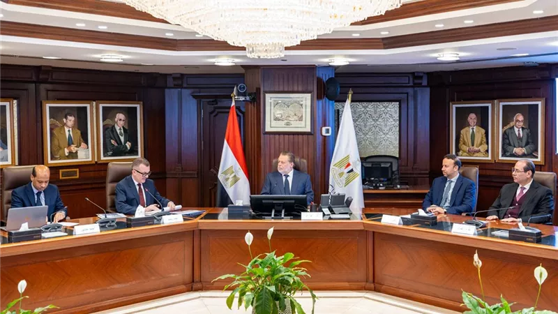 محافظ البنك المركزي يبحث مع وزير التخطيط أوجه التعاون المشترك
