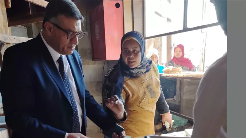 لعدم مطابقة الخبز للمواصفات.. إحالة عاملين بالمخبز الآلي بقنا للتحقيق 