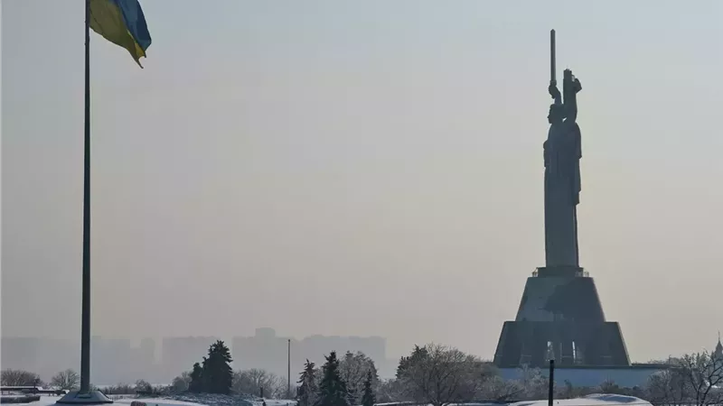 جهاز الاستخبارات الخارجية الروسية: بريطانيا وفرنسا تستعدان لتسليح أوكرانيا