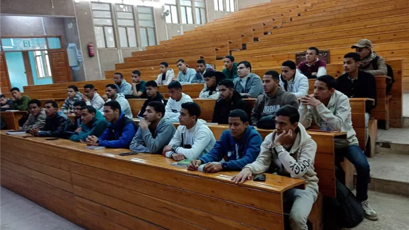 نائب رئيس جامعة الأزهر بأسيوط يتفقد انتظام سير العملية التعليمية بالكليات