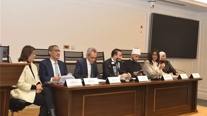 ضياء رشوان: «الموبايل» ممنوع في مدارس 60 دولة.. فلنطبقها بمصر