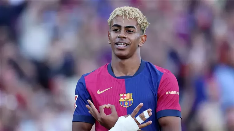 يامال يعد جماهير برشلونة: سنعود بدوري أبطال أوروبا