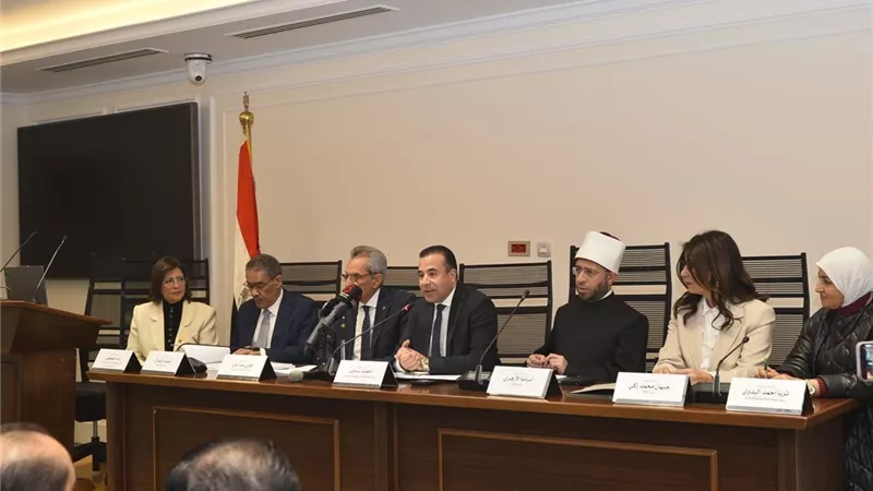 خلاف داخل البرلمان| «رشوان» يقترح منع الهواتف بالمدارس ووزيرة الثقافة ترد