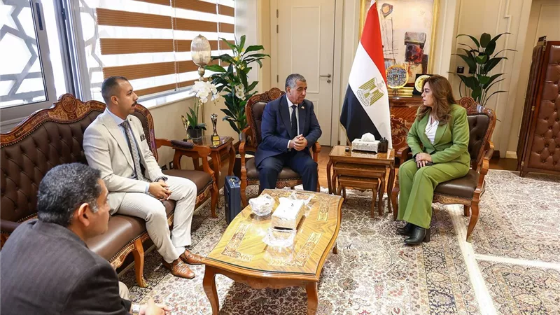 منال عوض تبحث مع وفد العربية للتصنيع مشروع البنية التحتية للمخلفات الصلبة